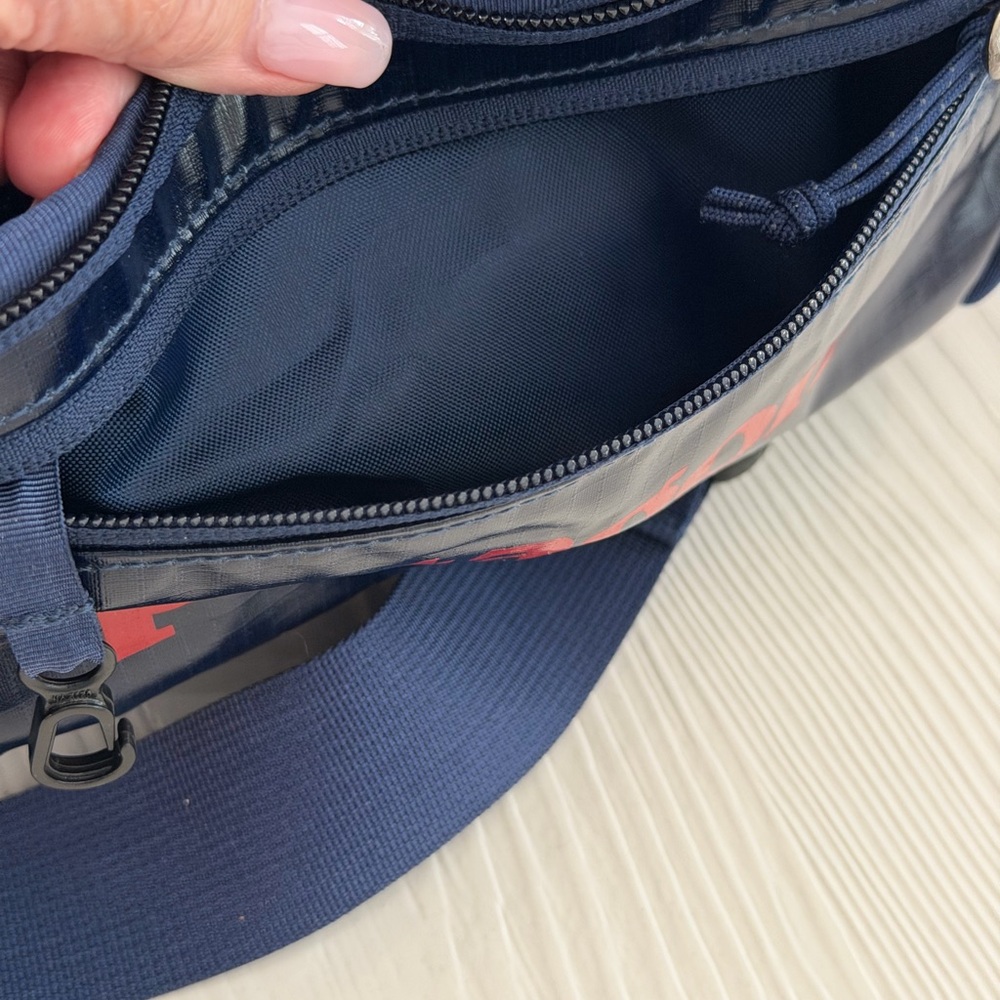 Patagonia Dark Blue Fanny Pack Belt Bag with Red Logo - Picture 3 of 4
